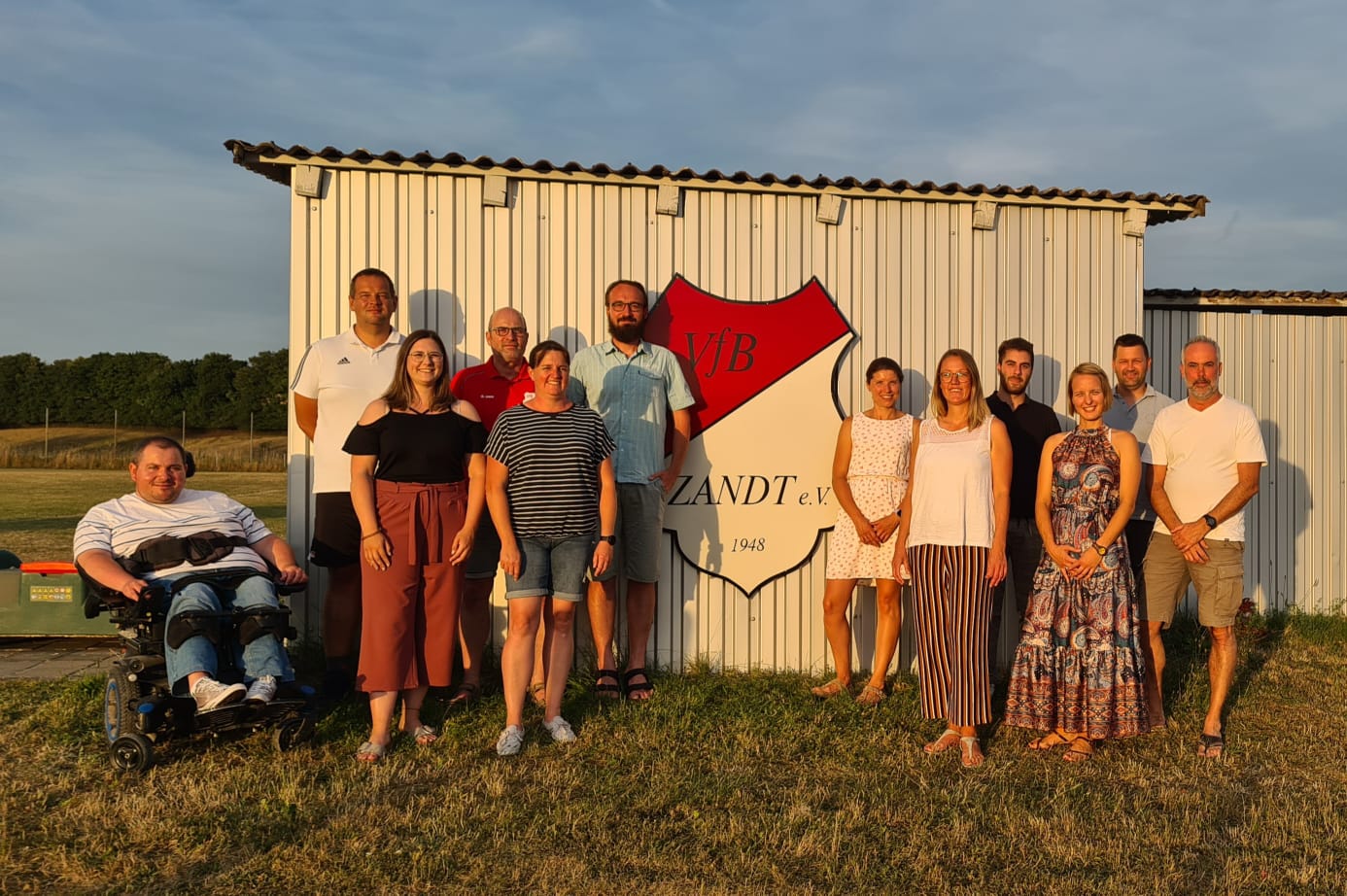 Vorstadschaft (v.l.n.r.): Michael Seger, Sebastian Späthling, Linda Pfahler, Ignaz Holland, Simone Zagler, Andreas Reitzer, Veronika Jakob, Cornelia Owczarek, Philip Atallah, Irene Block, Bruno Volnhals, Jörg Meschendörfer // Es fehlen: Karin Volnhals, Manuela Pfahler, Alexander Hensl, Johannes Mayer, Heiko Kettner, Adam Beddington